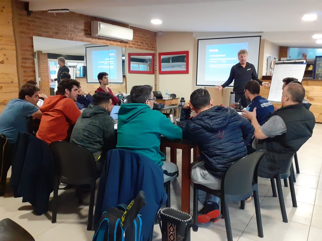 Curso Grado 2 dictado por Ronny Vlassaks.